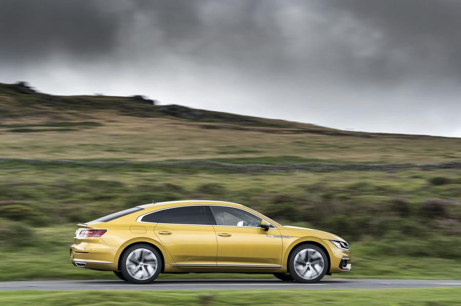  Volkswagen Arteon 4Motion R-Line 2017 года  (UK) (фото 22 из 41)